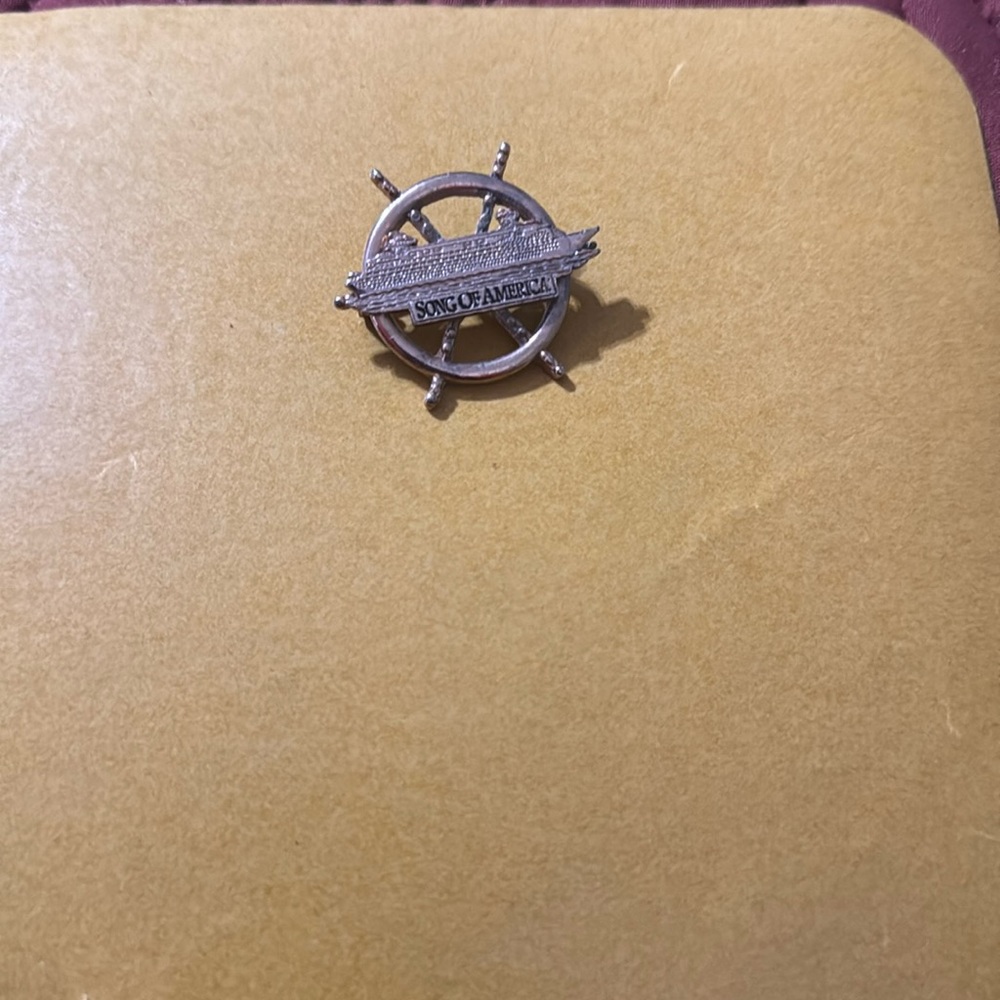 VINTAGE ‘SONG OF AMERICA’ BROOCH